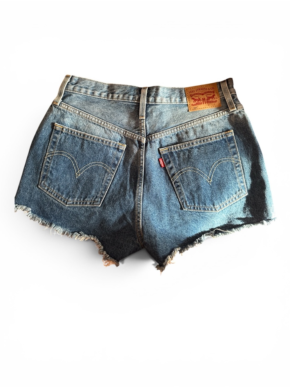 NWT  Levi’s 501° Original Fit High Rise Women’s Shorts Roll Away -Medium Wash 28 - Picture 7 of 8